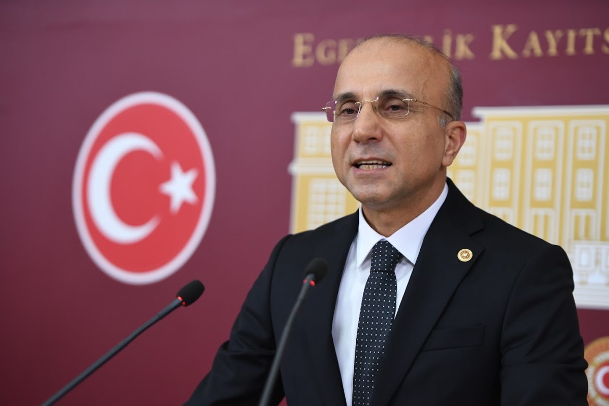 GENÇ: “İKTİDAR, MARKETLERİN YANINDA DEĞİL, ÇİFTÇİNİN, ÜRETİCİNİN YANINDA OLSUN”