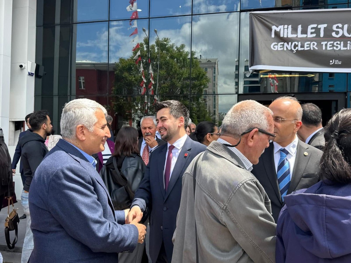 CUMHURİYET HALK PARTİSİ'NDE BAYRAMLAŞMA 